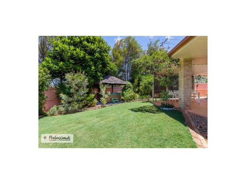 2 Habitat Drive, Redland Bay QLD 4165