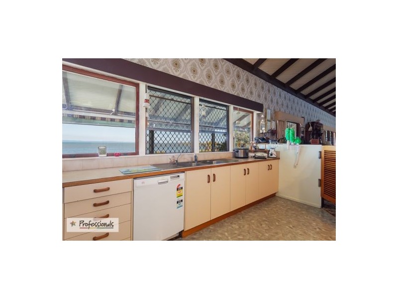 99 Shore Street North, Cleveland QLD 4163