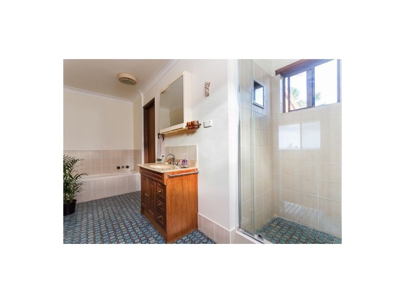 8 Finuge Court, Victoria Point QLD 4165
