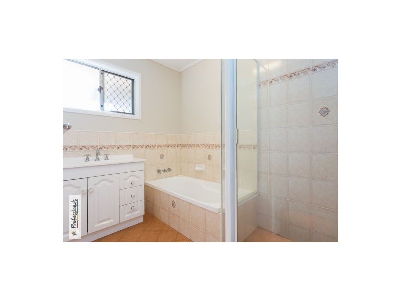 5 Station Street, Wellington Point QLD 4160