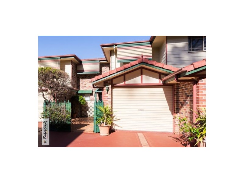 No 5 “Norfolk Pines” 127 Shore Street North, Cleveland QLD 4163