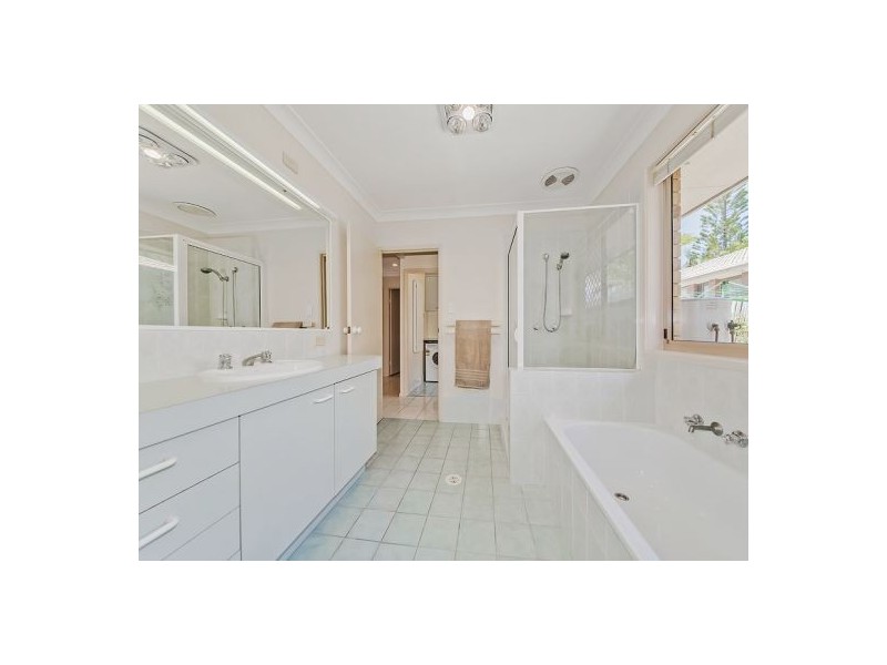 1 Champagne Crescent, Thornlands QLD 4164