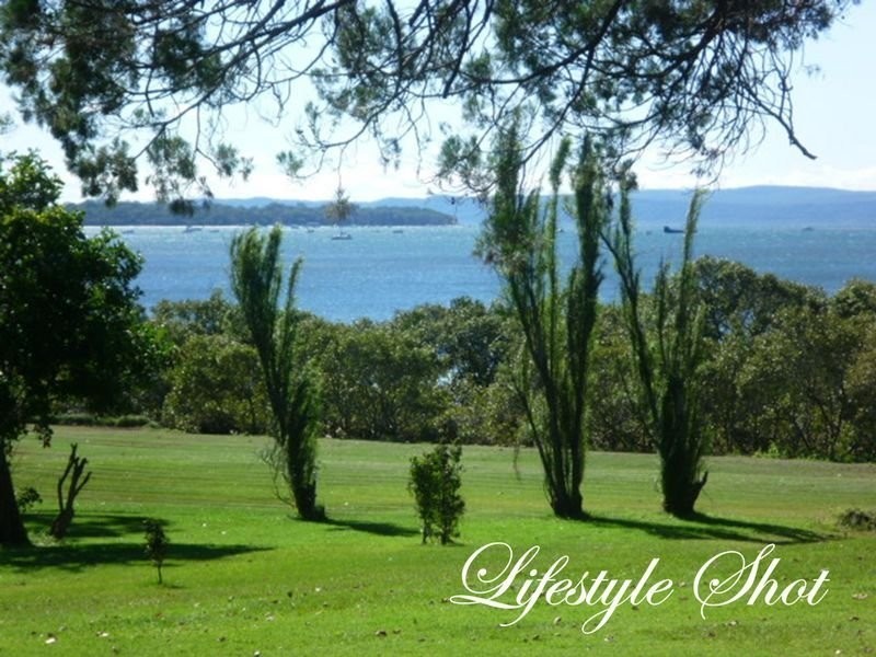 1 Dart Street, Redland Bay QLD 4165