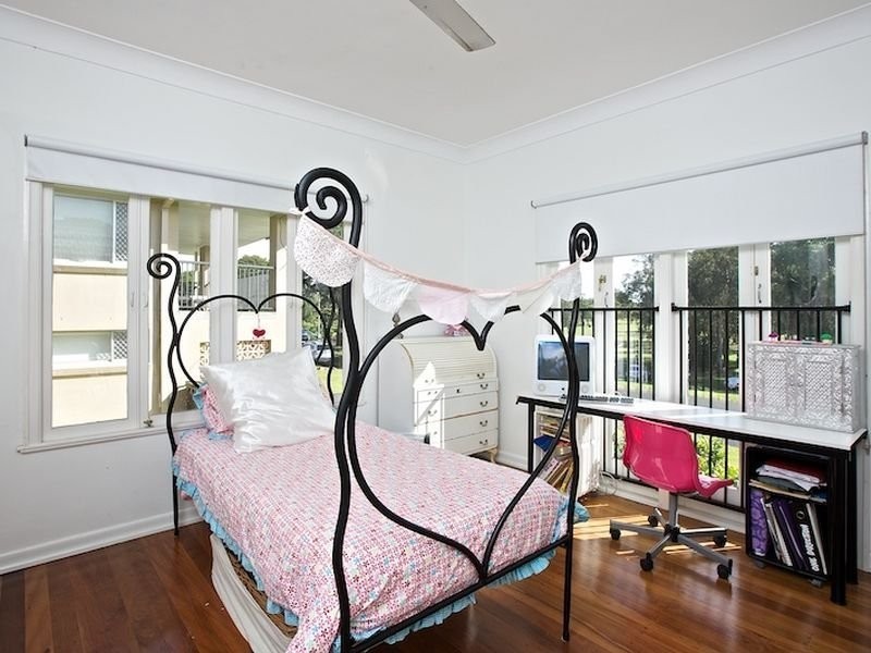 1 Dart Street, Redland Bay QLD 4165