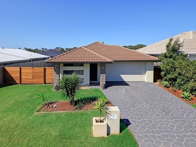 7 Estuary Avenue, Victoria Point QLD 4165