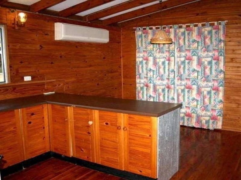 4 Pullen Street, Coochiemudlo Island QLD 4184