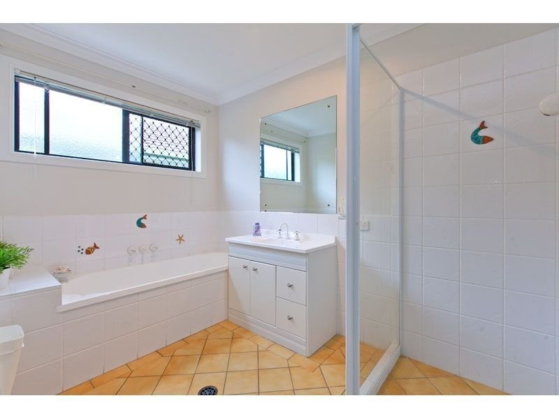 24 Lawn Terrace, Capalaba QLD 4157