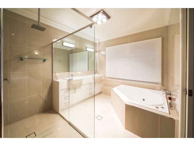 219 Main Road, Wellington Point QLD 4160