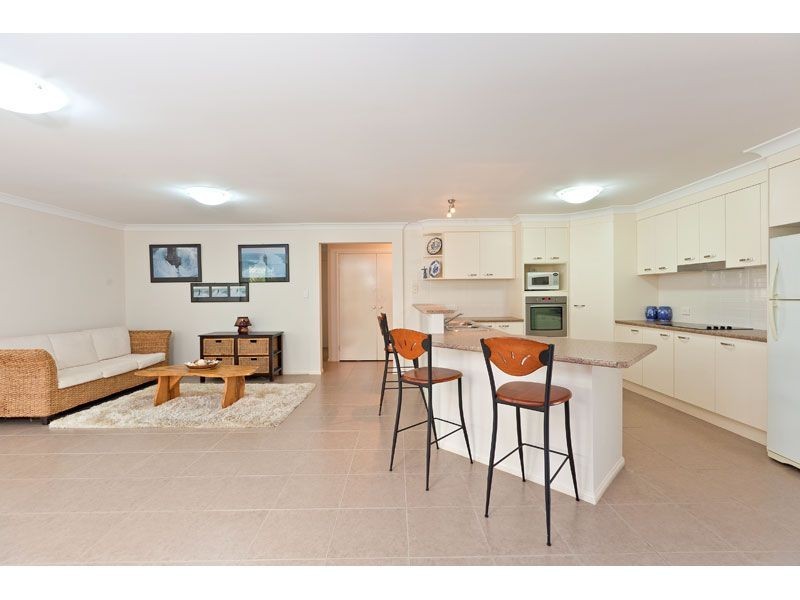 12 Magnetic Place, Redland Bay QLD 4165