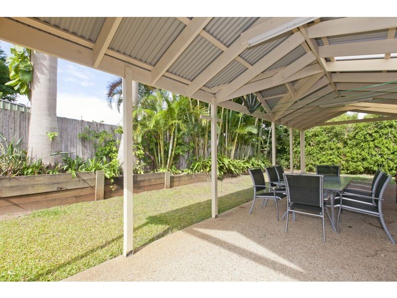 17 Leonard Street, Wellington Point QLD 4160