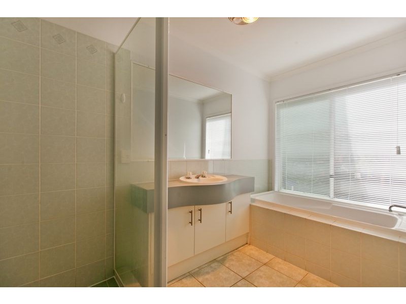 17 Leonard Street, Wellington Point QLD 4160