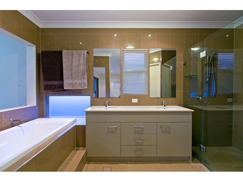 111 Torquay Road, Redland Bay QLD 4165