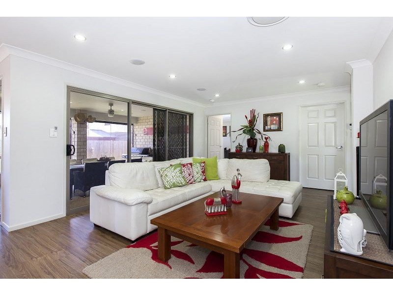 7 Youngs Road, Wynnum West QLD 4178