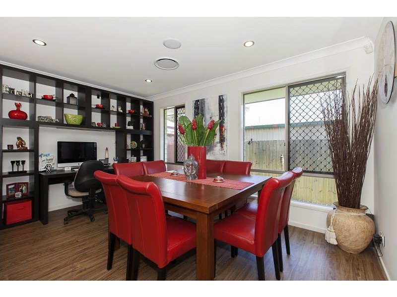7 Youngs Road, Wynnum West QLD 4178