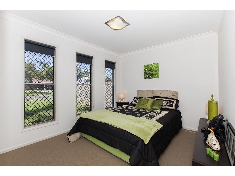 7 Youngs Road, Wynnum West QLD 4178