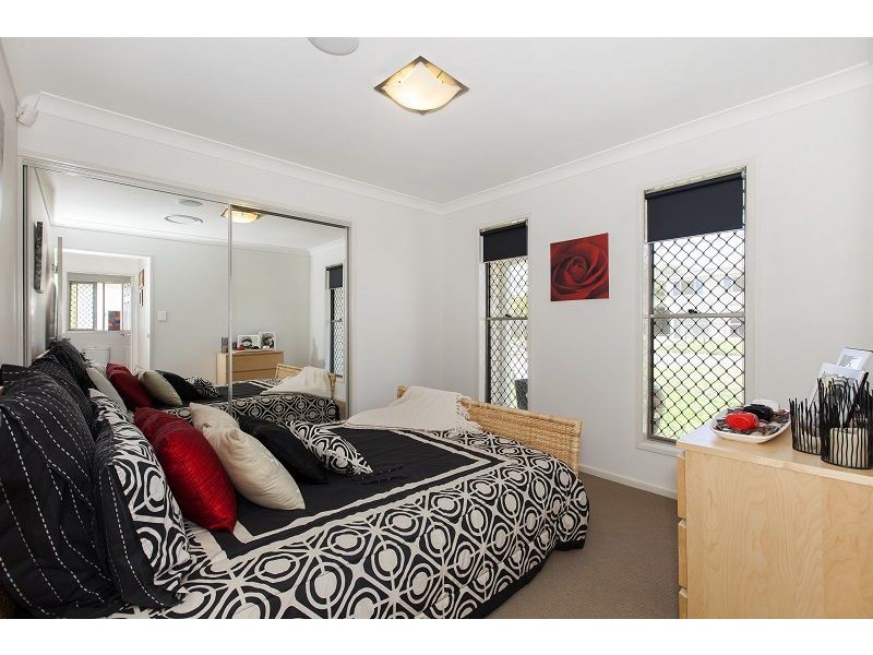 7 Youngs Road, Wynnum West QLD 4178