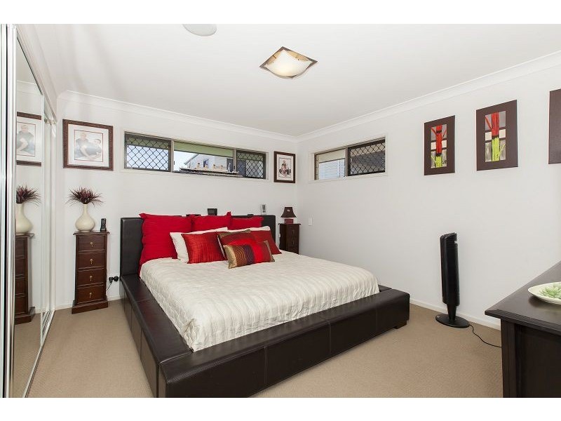 7 Youngs Road, Wynnum West QLD 4178