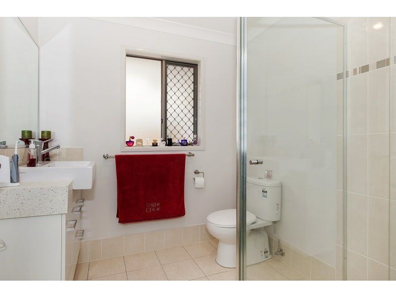 7 Youngs Road, Wynnum West QLD 4178