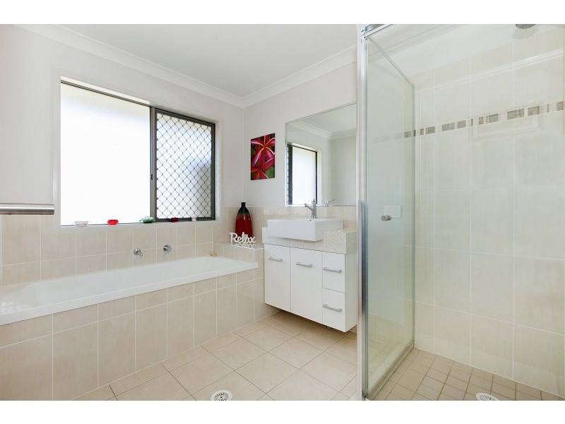 7 Youngs Road, Wynnum West QLD 4178