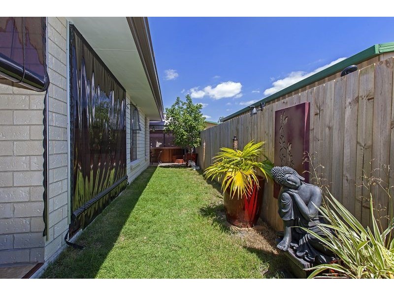 7 Youngs Road, Wynnum West QLD 4178
