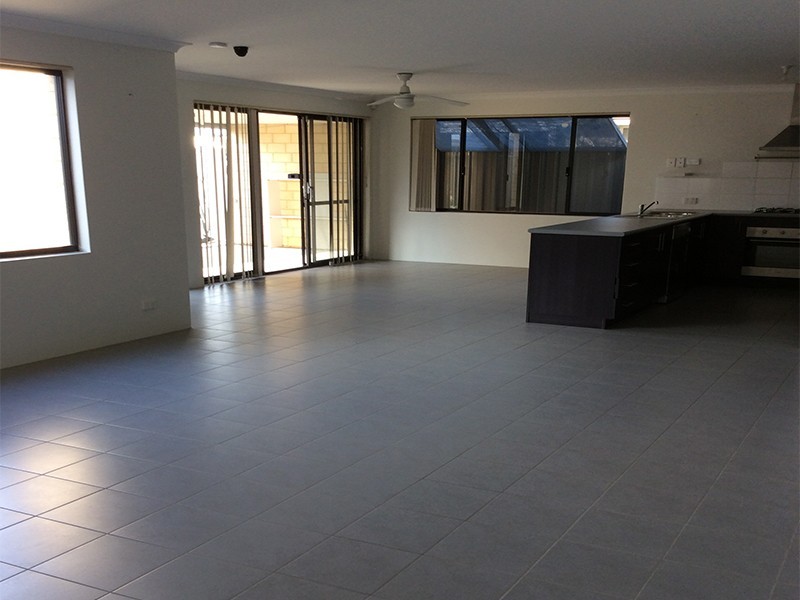 4/121 Eighth  Road, Armadale WA 6112