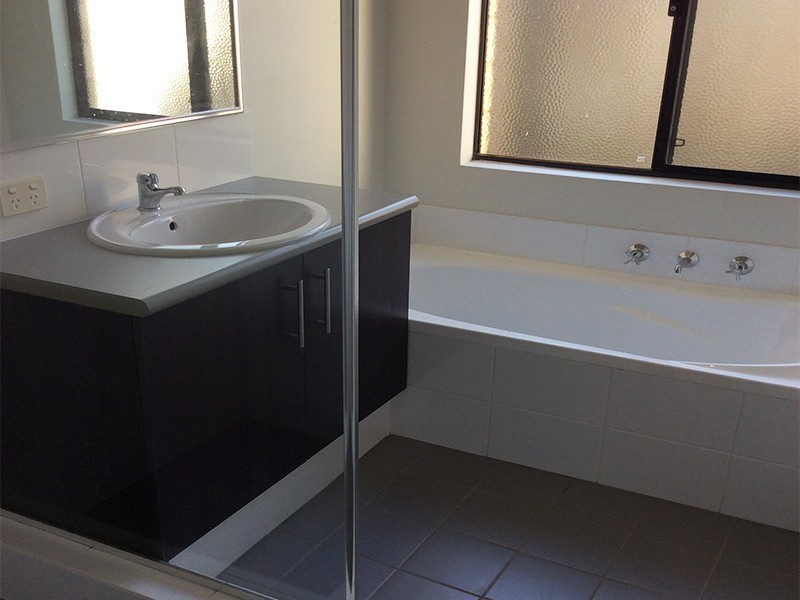 4/121 Eighth  Road, Armadale WA 6112