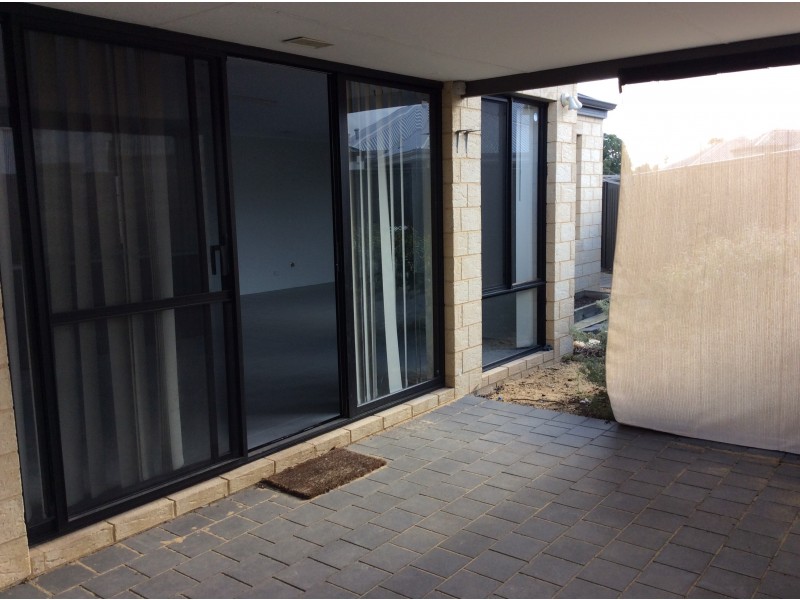 4/121 Eighth  Road, Armadale WA 6112