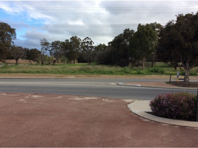 4/121 Eighth  Road, Armadale WA 6112