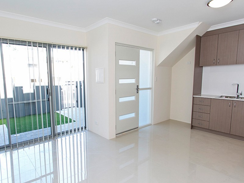 3/20 Service  Street, Mandurah WA 6210