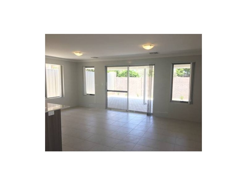 72 Vignerons Loop, Hocking WA 6065