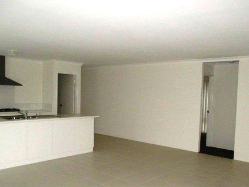 34B Songlark Ramble, Coodanup WA 6210