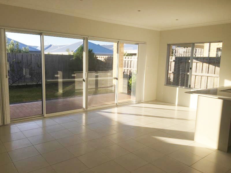 16 Sugarbush Way, Yanchep WA 6035