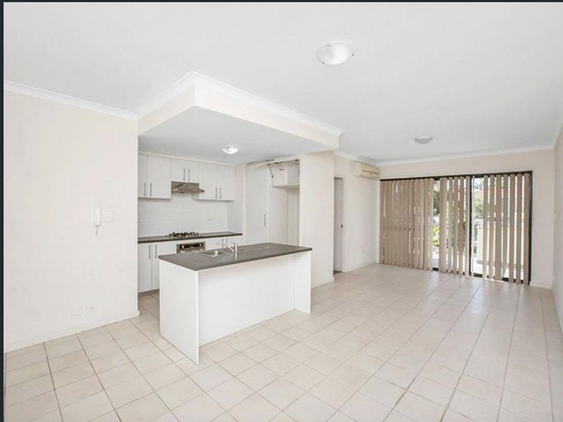 2/5 Eastleigh Loop, Currambine WA 6028