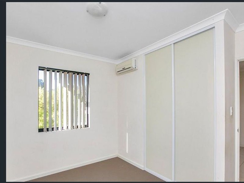 2/5 Eastleigh Loop, Currambine WA 6028