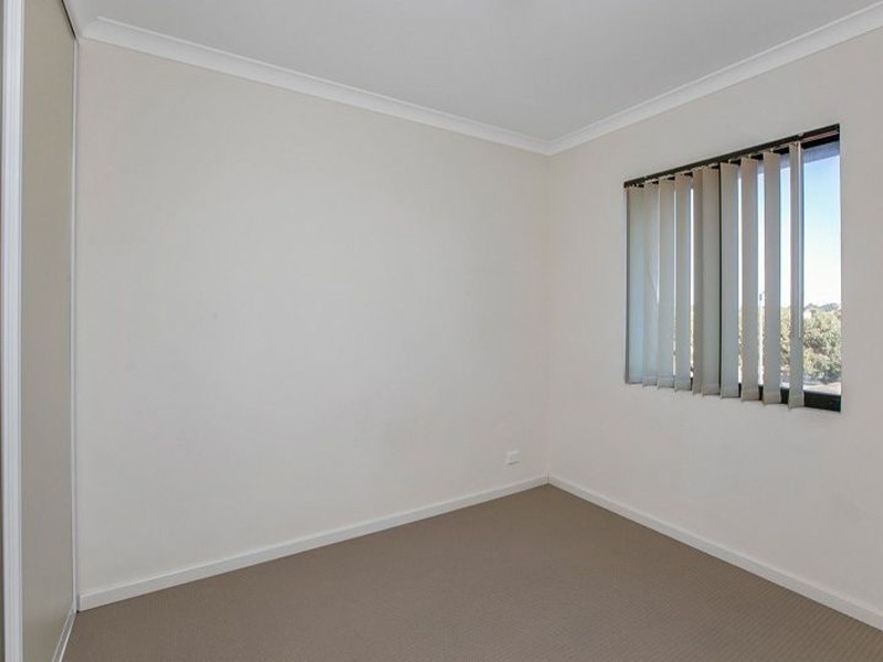 2/5 Eastleigh Loop, Currambine WA 6028