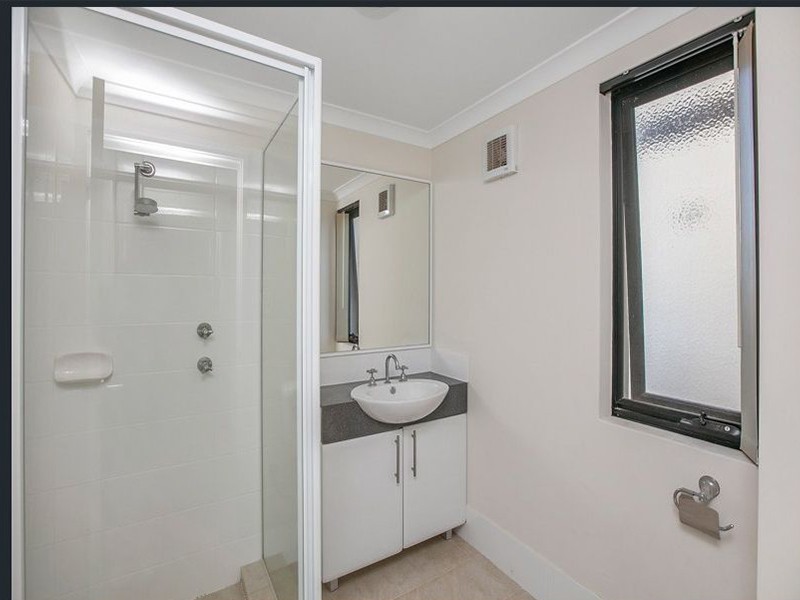 2/5 Eastleigh Loop, Currambine WA 6028