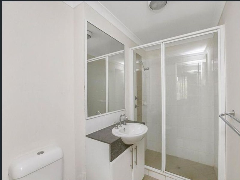 2/5 Eastleigh Loop, Currambine WA 6028