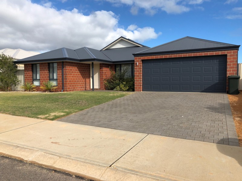 8 Lugger Outlook, Glenfield WA 6532