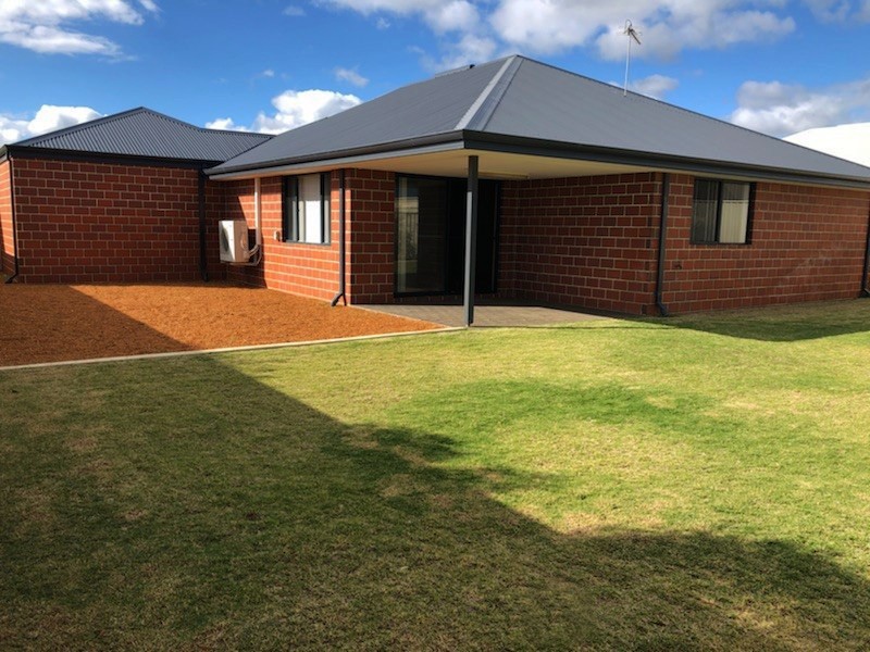 8 Lugger Outlook, Glenfield WA 6532