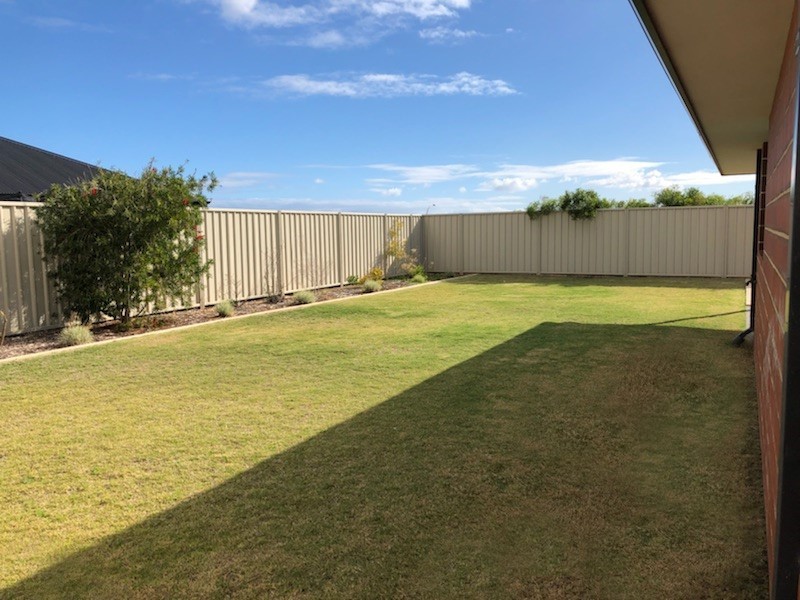 8 Lugger Outlook, Glenfield WA 6532