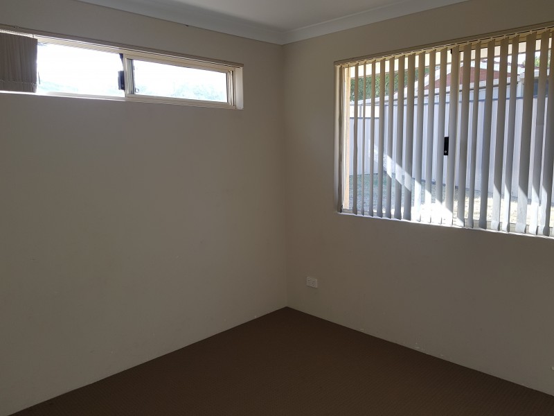 1/3 Glenfield  Place, Mount Nasura WA 6112