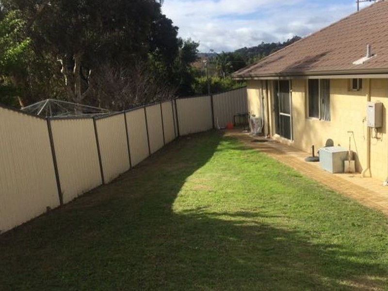 1/3 Glenfield  Place, Mount Nasura WA 6112