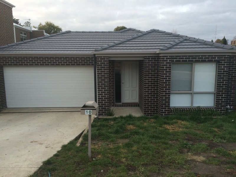 10 Stanbury Avenue, Canadian VIC 3350