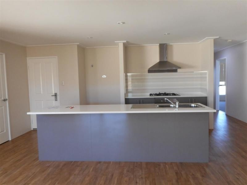 27 Mistral Crescent, Glenfield WA 6532