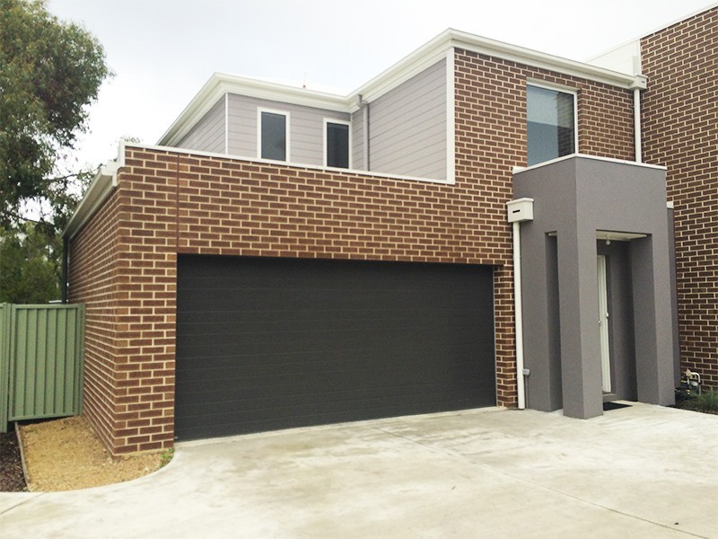 9/12 Stanbury Avenue, Canadian VIC 3350