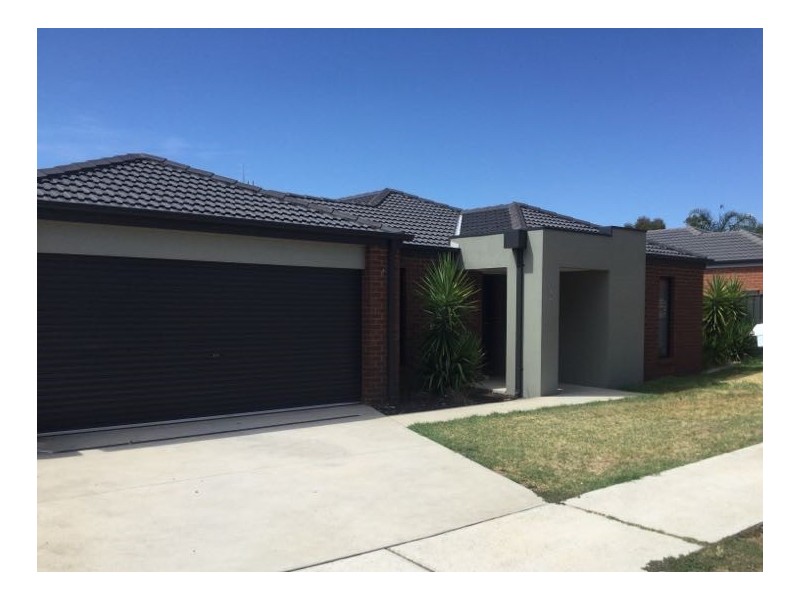 8 Mulberry Lane, White Hills VIC 3550