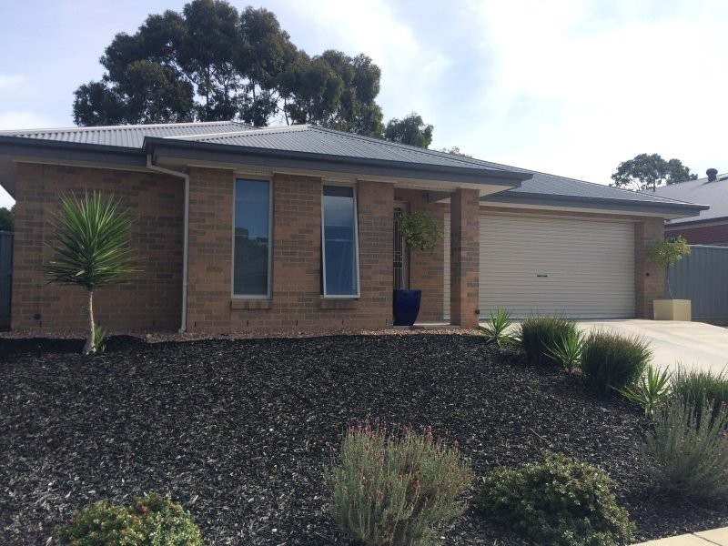 28 Topaz Avenue, White Hills VIC 3550