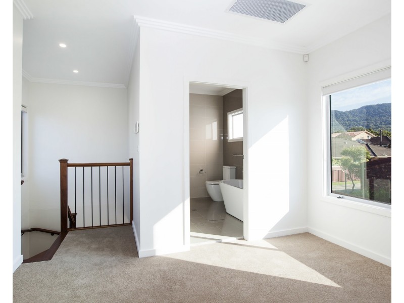 2/102 Balgownie Road, Balgownie NSW 2519