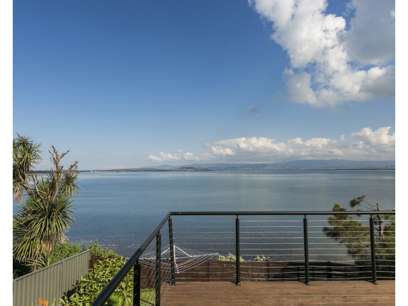 25 Northcliffe Drive, Lake Heights NSW 2502