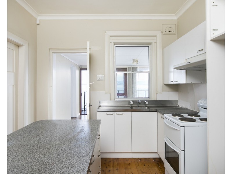 25 Northcliffe Drive, Lake Heights NSW 2502